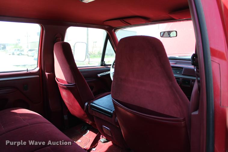 image for item L4964 1995 Ford F350 XLT Crew Cab pickup truck