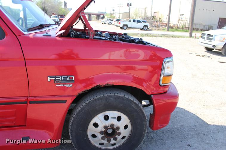 image for item L4964 1995 Ford F350 XLT Crew Cab pickup truck