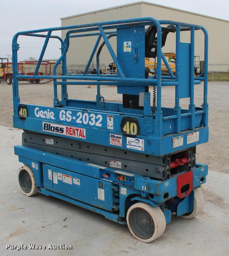 image for item L4968 2000 Genie GS2032 scissor lift