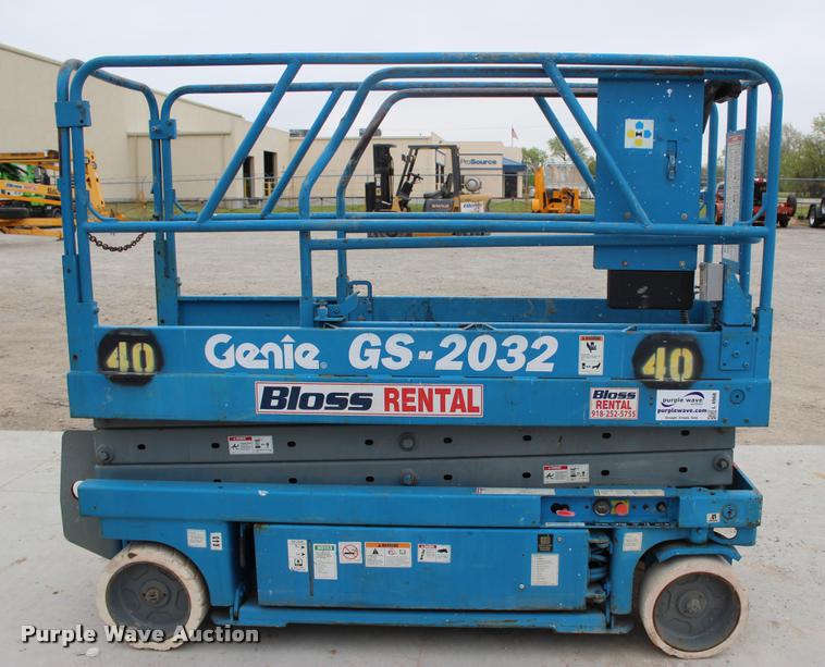 image for item L4968 2000 Genie GS2032 scissor lift