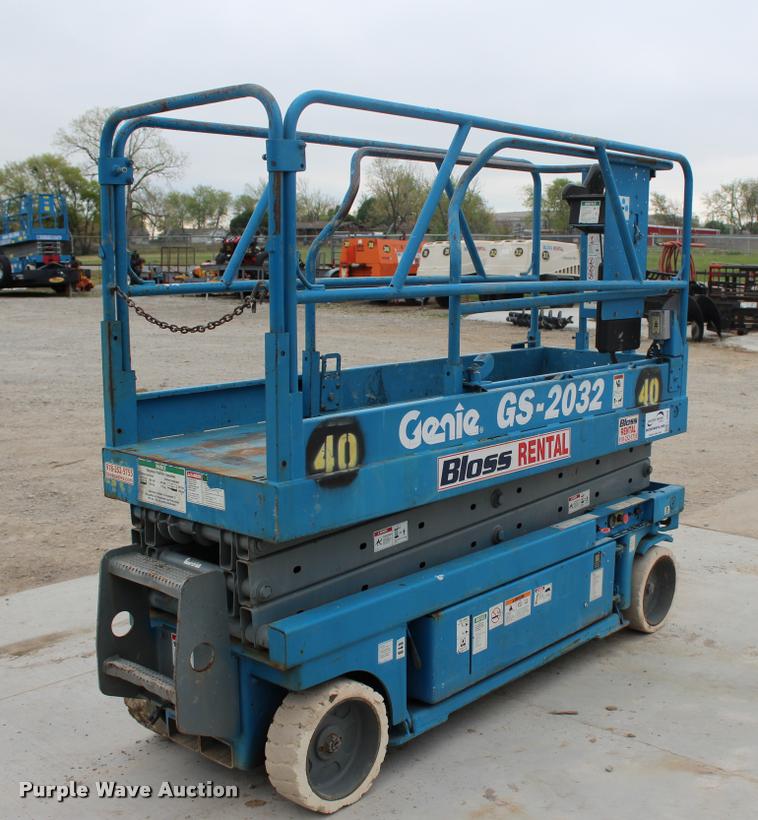 image for item L4968 2000 Genie GS2032 scissor lift
