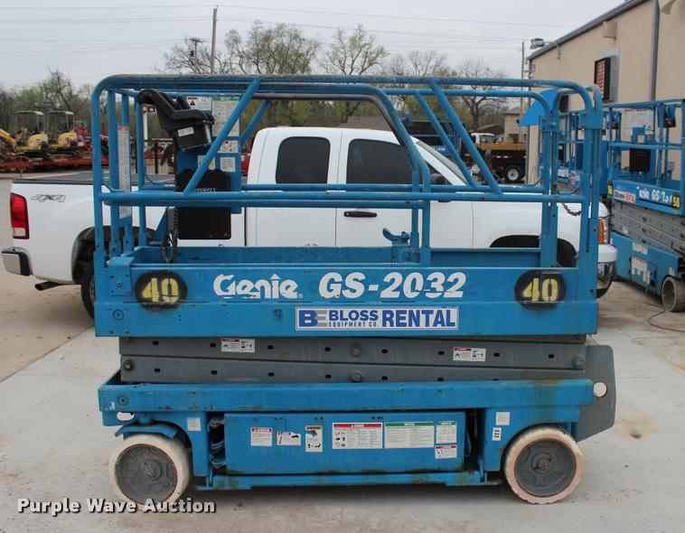 image for item L4968 2000 Genie GS2032 scissor lift