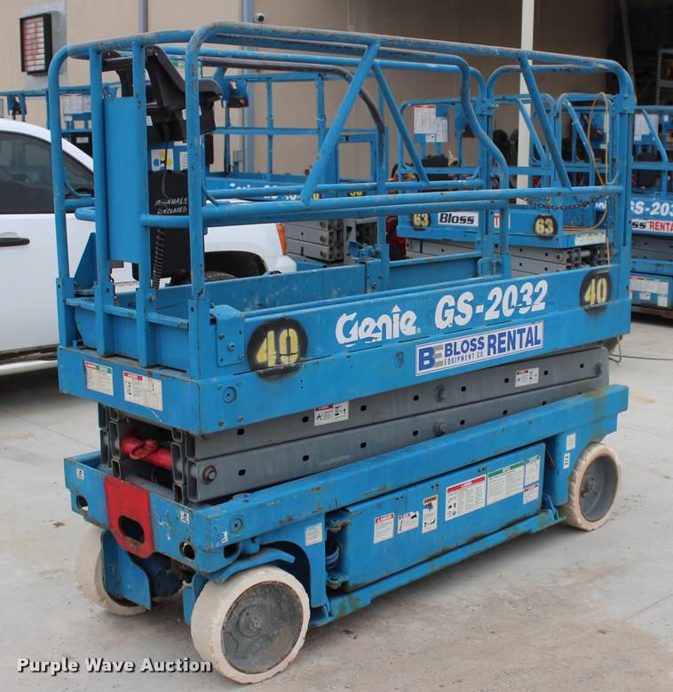 image for item L4968 2000 Genie GS2032 scissor lift