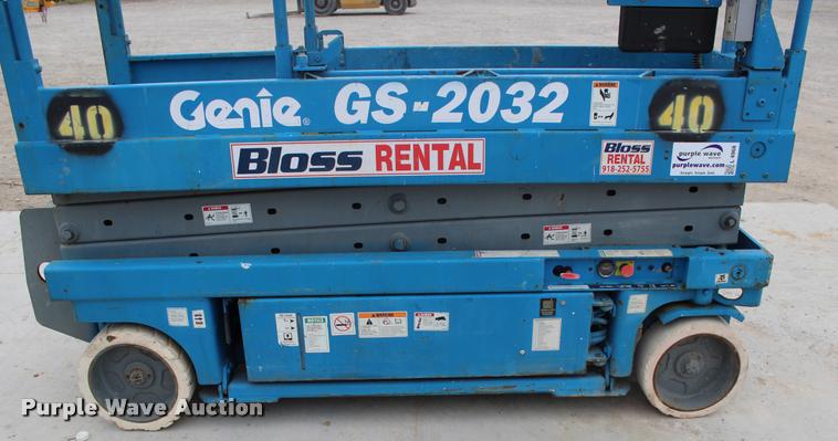 image for item L4968 2000 Genie GS2032 scissor lift