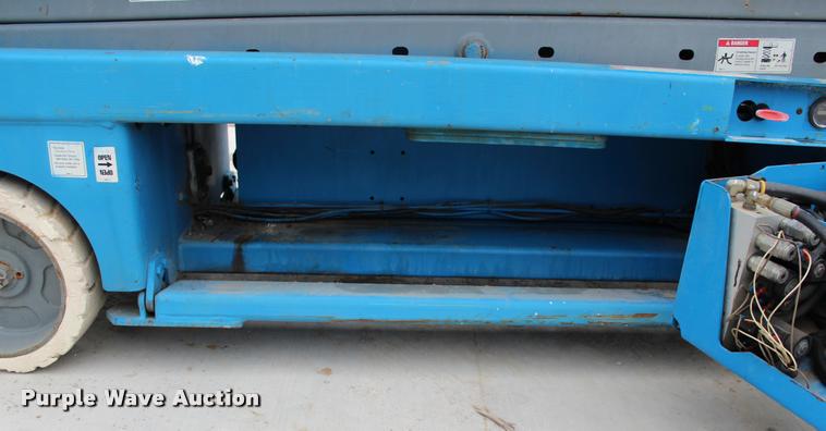 image for item L4968 2000 Genie GS2032 scissor lift