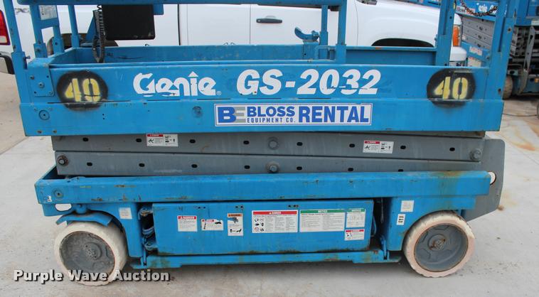 image for item L4968 2000 Genie GS2032 scissor lift