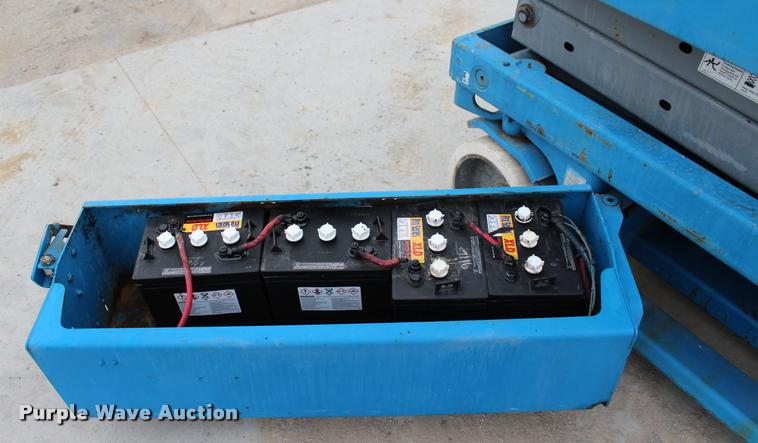 image for item L4968 2000 Genie GS2032 scissor lift