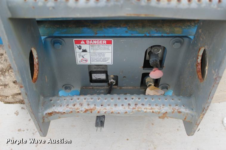 image for item L4968 2000 Genie GS2032 scissor lift