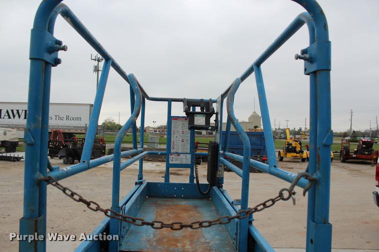 image for item L4968 2000 Genie GS2032 scissor lift