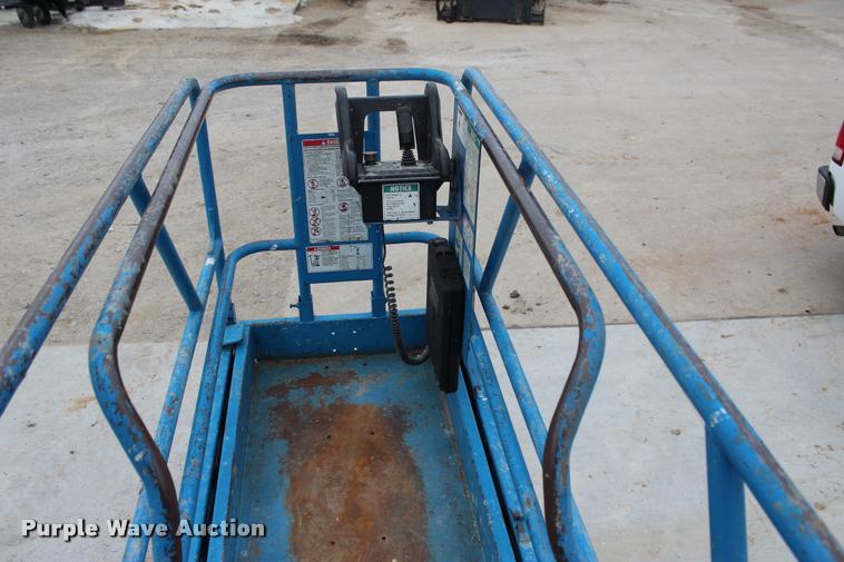 image for item L4968 2000 Genie GS2032 scissor lift