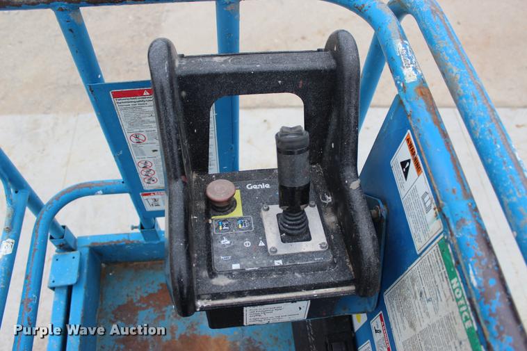 image for item L4968 2000 Genie GS2032 scissor lift