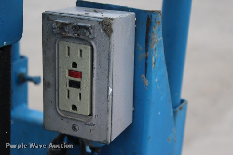 image for item L4968 2000 Genie GS2032 scissor lift