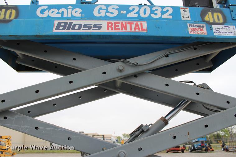 image for item L4968 2000 Genie GS2032 scissor lift