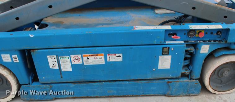 image for item L4968 2000 Genie GS2032 scissor lift