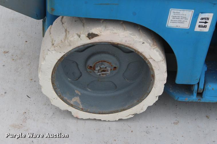 image for item L4968 2000 Genie GS2032 scissor lift