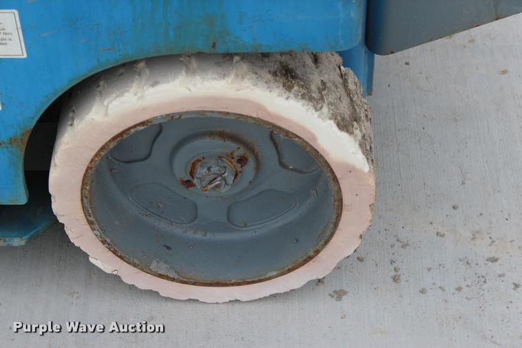 image for item L4968 2000 Genie GS2032 scissor lift