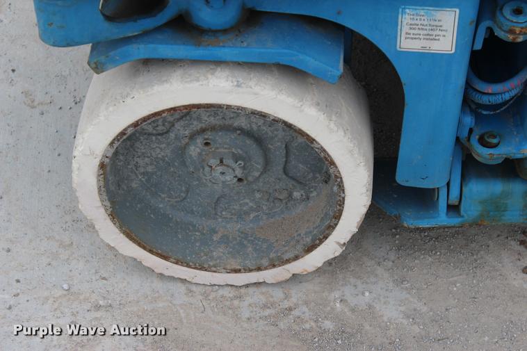 image for item L4968 2000 Genie GS2032 scissor lift