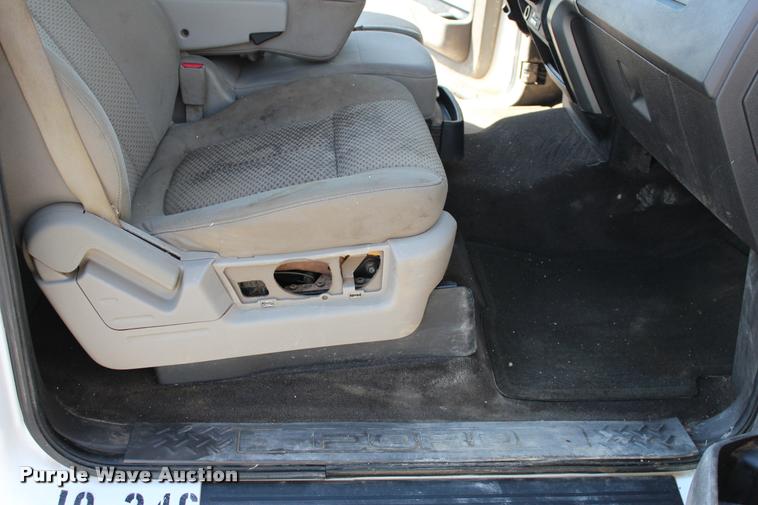 image for item L4979 2010 Ford F150 XLT SuperCrew pickup truck