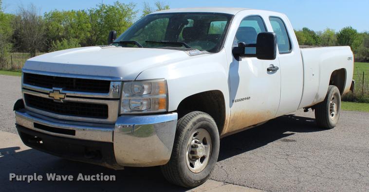 image for item L4980 2009 Chevrolet Silverado 2500HD Ext. Cab pickup truck