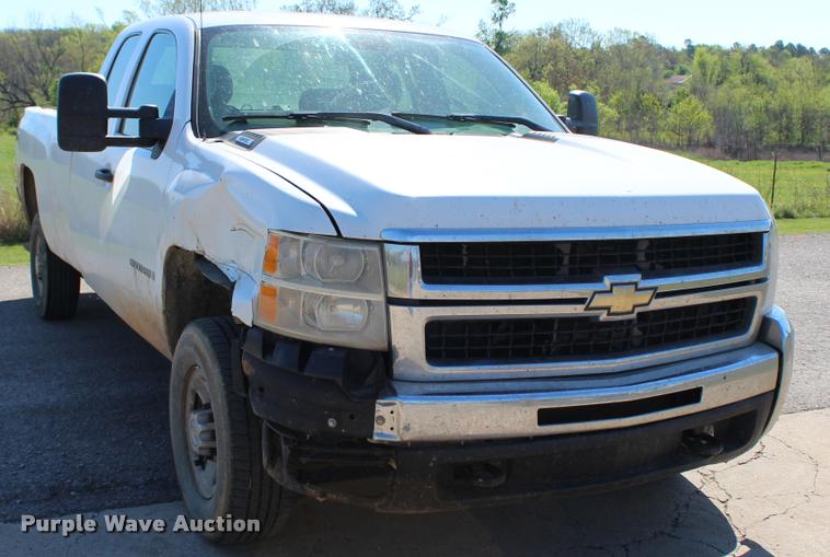 image for item L4980 2009 Chevrolet Silverado 2500HD Ext. Cab pickup truck