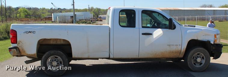 image for item L4980 2009 Chevrolet Silverado 2500HD Ext. Cab pickup truck