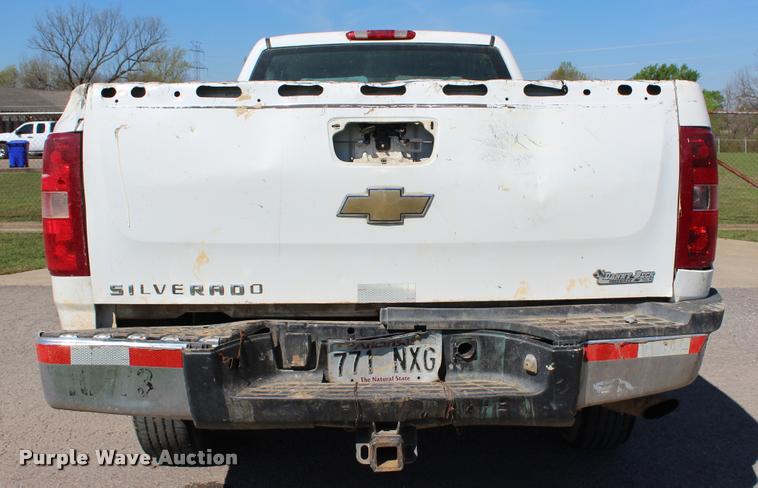 image for item L4980 2009 Chevrolet Silverado 2500HD Ext. Cab pickup truck