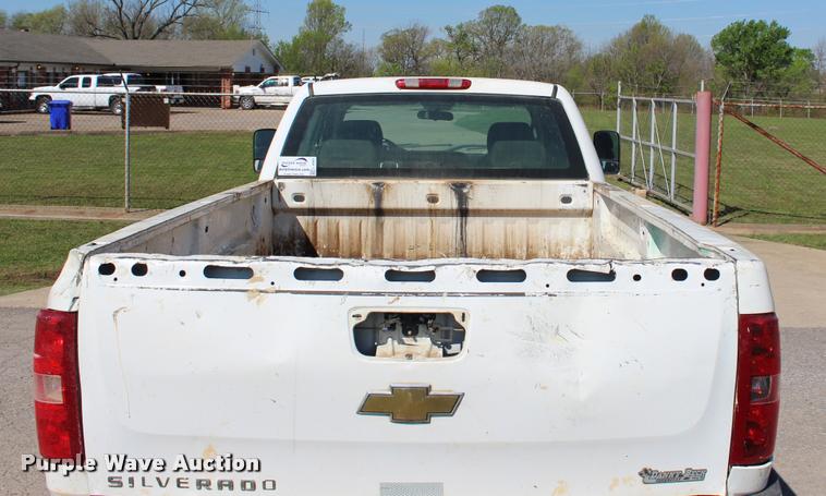 image for item L4980 2009 Chevrolet Silverado 2500HD Ext. Cab pickup truck