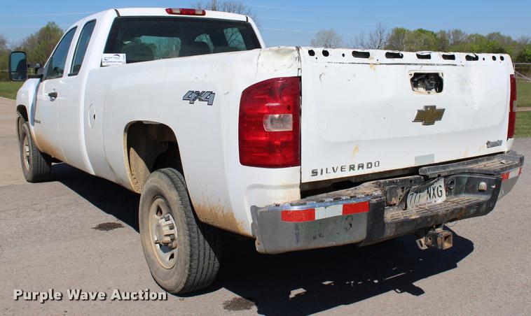 image for item L4980 2009 Chevrolet Silverado 2500HD Ext. Cab pickup truck