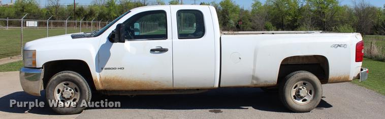 image for item L4980 2009 Chevrolet Silverado 2500HD Ext. Cab pickup truck