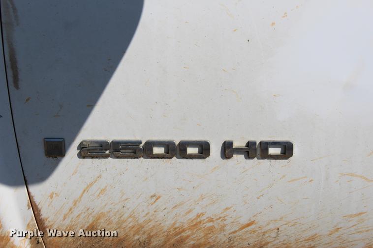 image for item L4980 2009 Chevrolet Silverado 2500HD Ext. Cab pickup truck