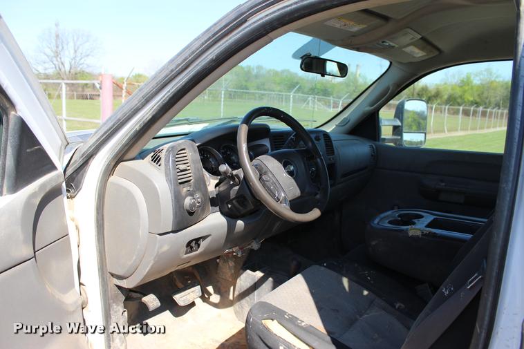 image for item L4980 2009 Chevrolet Silverado 2500HD Ext. Cab pickup truck