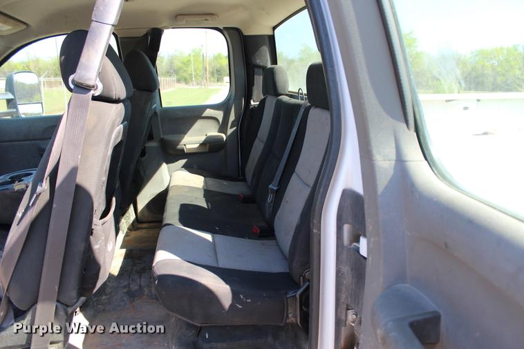 image for item L4980 2009 Chevrolet Silverado 2500HD Ext. Cab pickup truck
