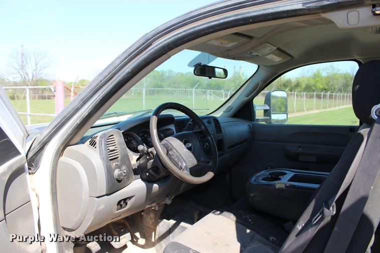 image for item L4980 2009 Chevrolet Silverado 2500HD Ext. Cab pickup truck