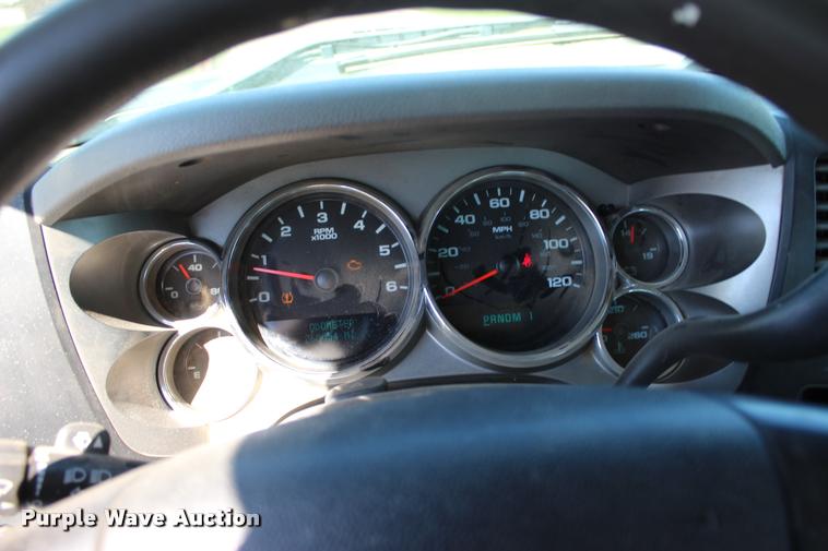 image for item L4980 2009 Chevrolet Silverado 2500HD Ext. Cab pickup truck