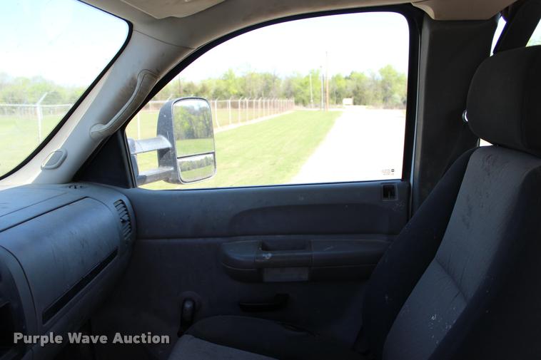 image for item L4980 2009 Chevrolet Silverado 2500HD Ext. Cab pickup truck