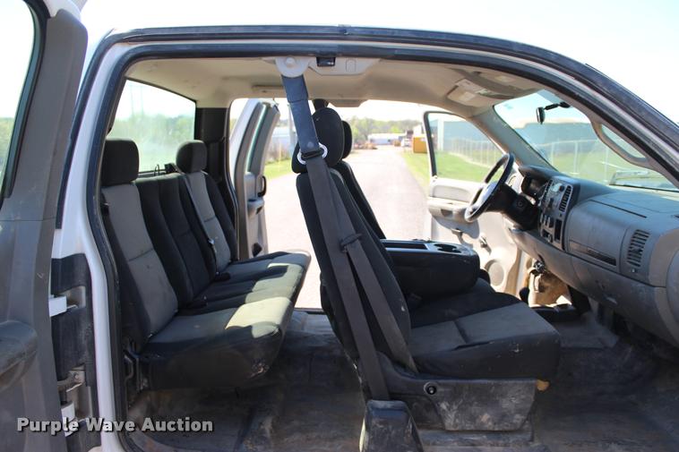 image for item L4980 2009 Chevrolet Silverado 2500HD Ext. Cab pickup truck