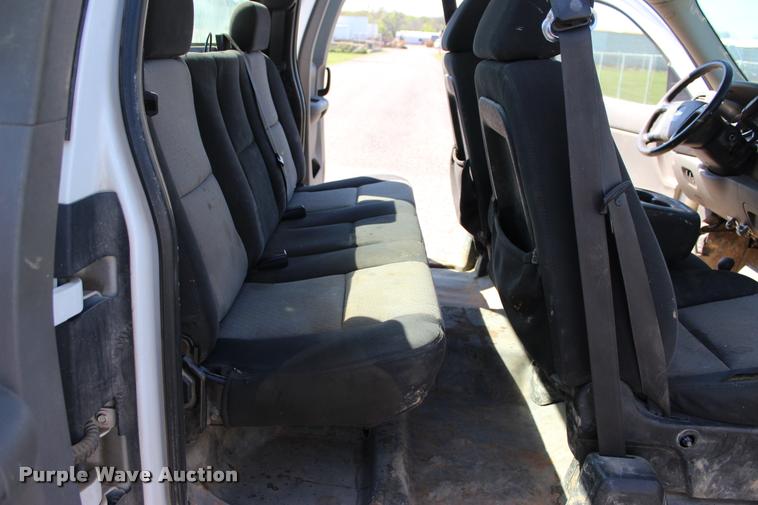 image for item L4980 2009 Chevrolet Silverado 2500HD Ext. Cab pickup truck