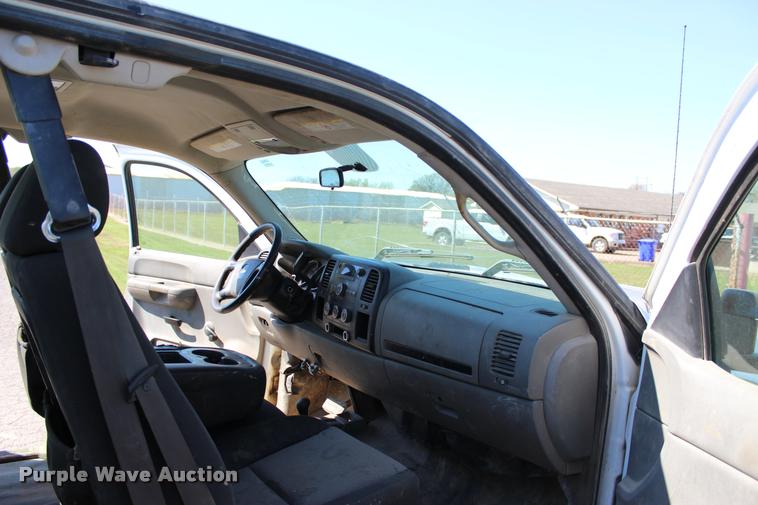 image for item L4980 2009 Chevrolet Silverado 2500HD Ext. Cab pickup truck