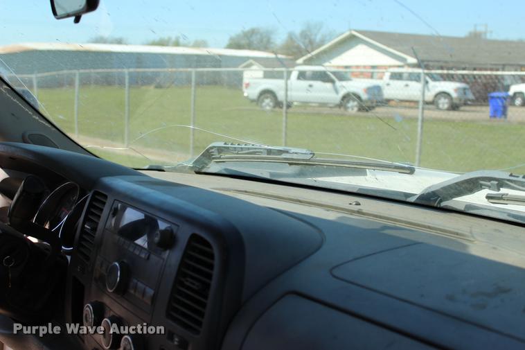 image for item L4980 2009 Chevrolet Silverado 2500HD Ext. Cab pickup truck