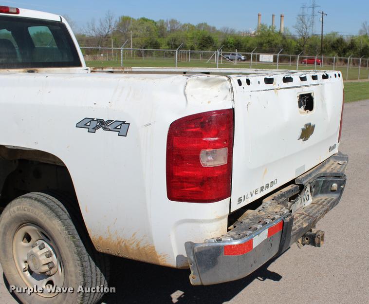 image for item L4980 2009 Chevrolet Silverado 2500HD Ext. Cab pickup truck