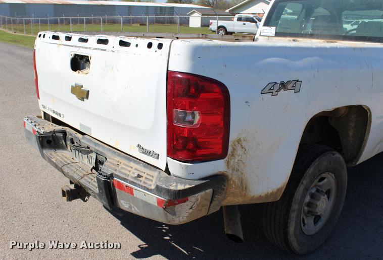 image for item L4980 2009 Chevrolet Silverado 2500HD Ext. Cab pickup truck