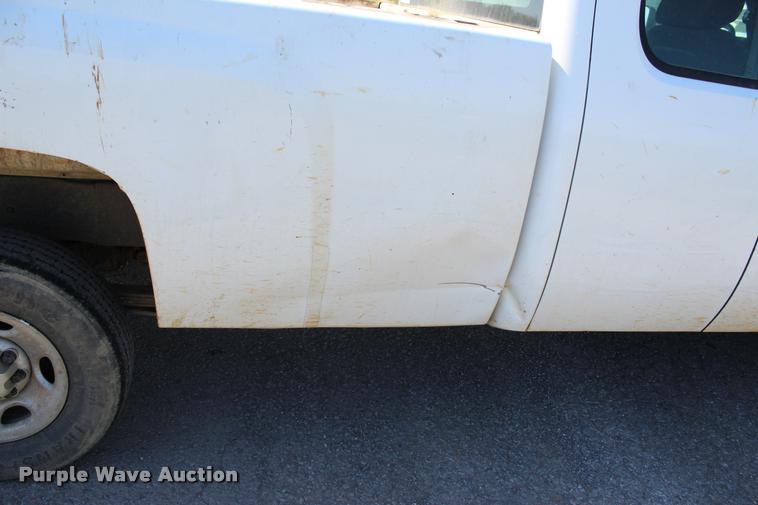 image for item L4980 2009 Chevrolet Silverado 2500HD Ext. Cab pickup truck
