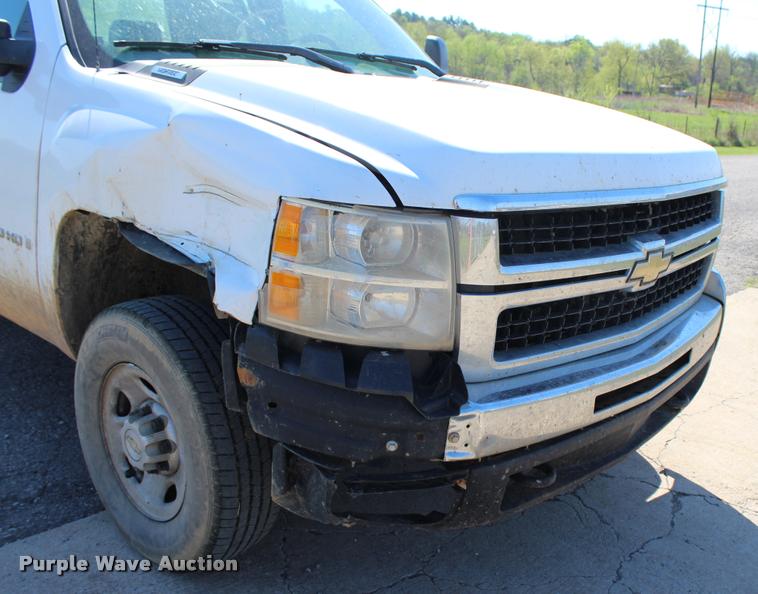 image for item L4980 2009 Chevrolet Silverado 2500HD Ext. Cab pickup truck
