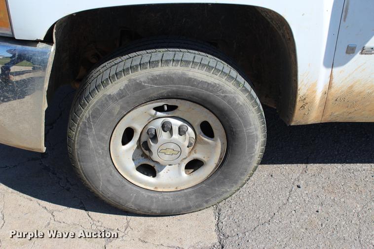 image for item L4980 2009 Chevrolet Silverado 2500HD Ext. Cab pickup truck