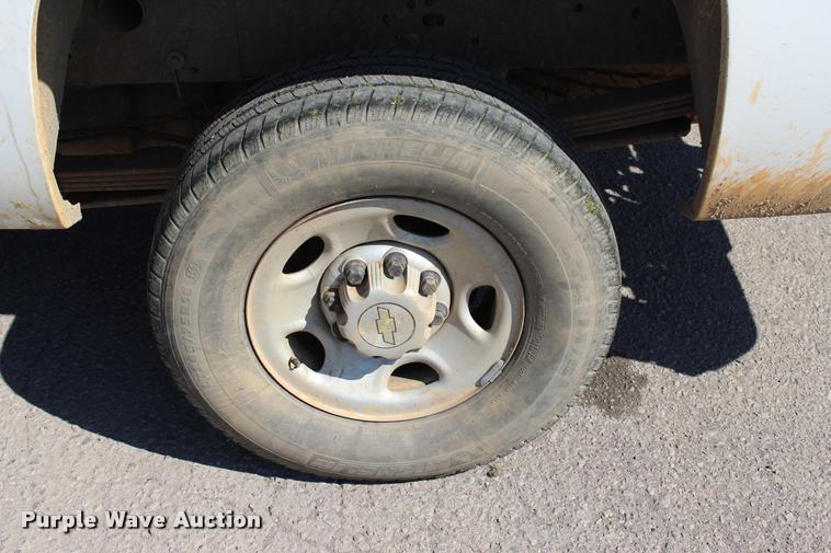 image for item L4980 2009 Chevrolet Silverado 2500HD Ext. Cab pickup truck