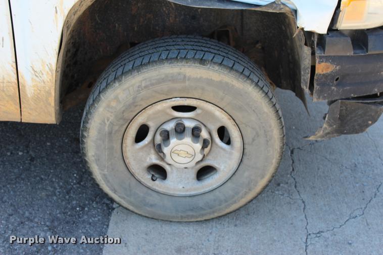 image for item L4980 2009 Chevrolet Silverado 2500HD Ext. Cab pickup truck