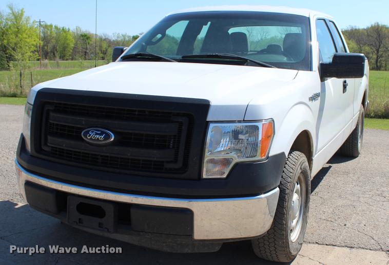 image for item L4982 2013 Ford F150 XL SuperCab pickup truck