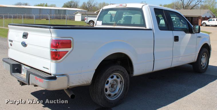 image for item L4982 2013 Ford F150 XL SuperCab pickup truck