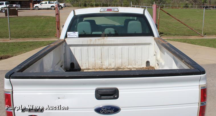 image for item L4982 2013 Ford F150 XL SuperCab pickup truck