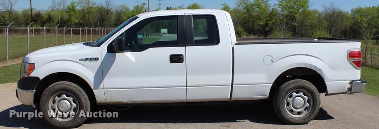 image for item L4982 2013 Ford F150 XL SuperCab pickup truck
